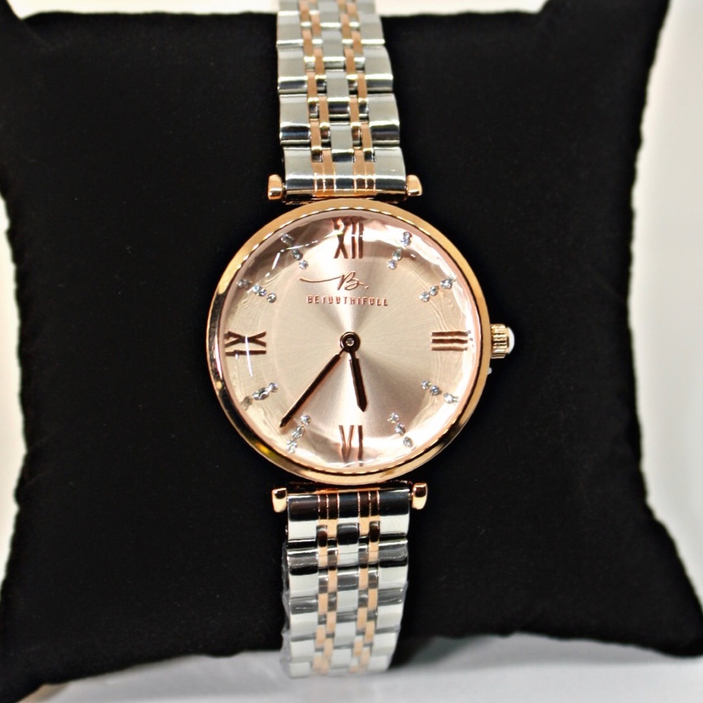 Quartz Watch in Rose Gold - Picture 13 of 16